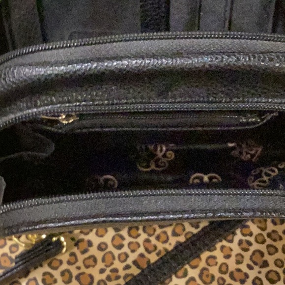 Adorable like new without tags Jessica Simpson crossbody travel bag. - Picture 8 of 9